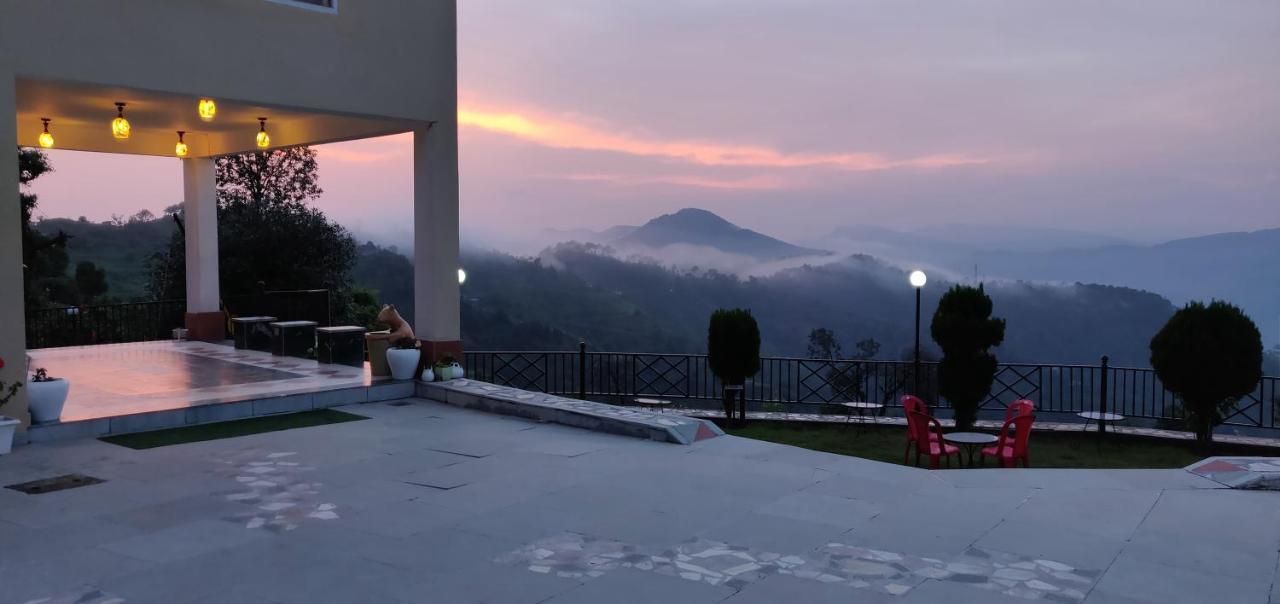 Mist N Meadows Resort Rājgarh エクステリア 写真
