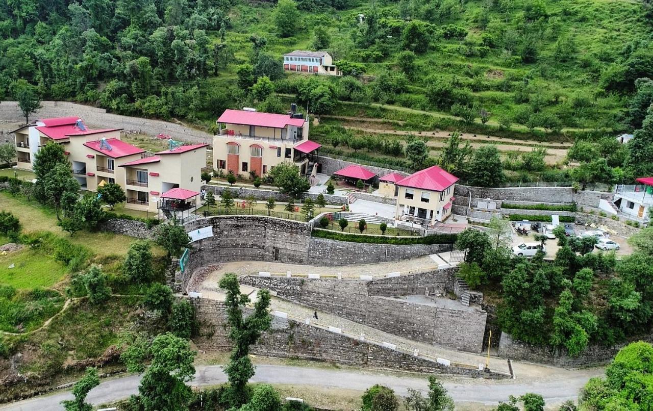 Mist N Meadows Resort Rājgarh エクステリア 写真